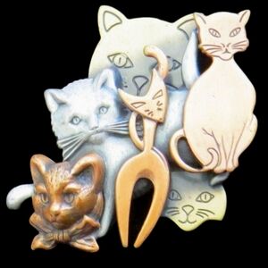 K&T Clowder Of Cats Brooch Of Mixed Metals